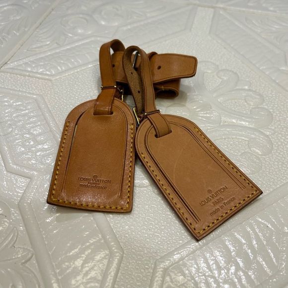 VintageโLOUIS VUITTON
Vachetta Luggage Tags w/ Keepall Strap Holders - Picture 7 of 7